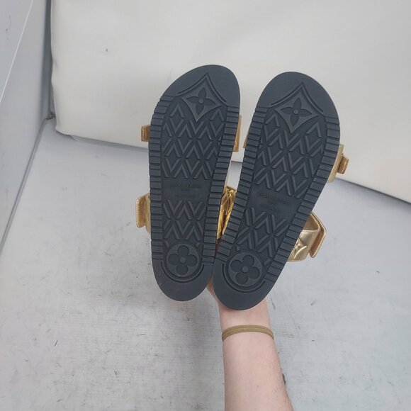 Louis Vuitton Gold Buckle Bom Dia Monogram Flat Slide Sandal - Picture 2 of 14